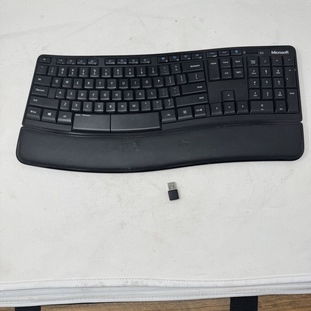 Microsoft Sculpt Comfort Keyboard Wireless Ergonomic Black 1531 + USB Dongle